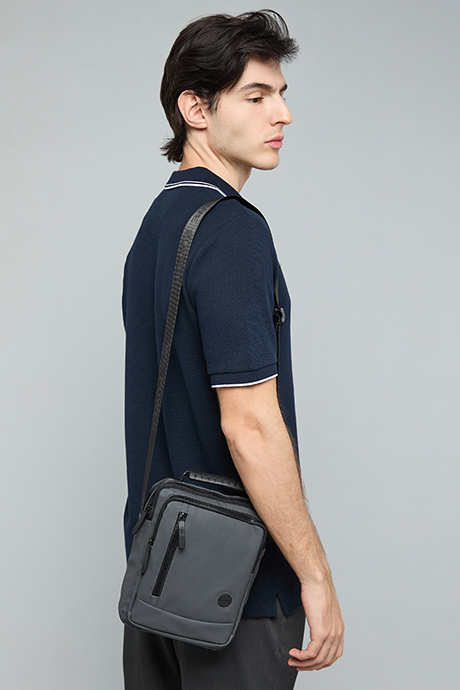 Solid Reporter Bag