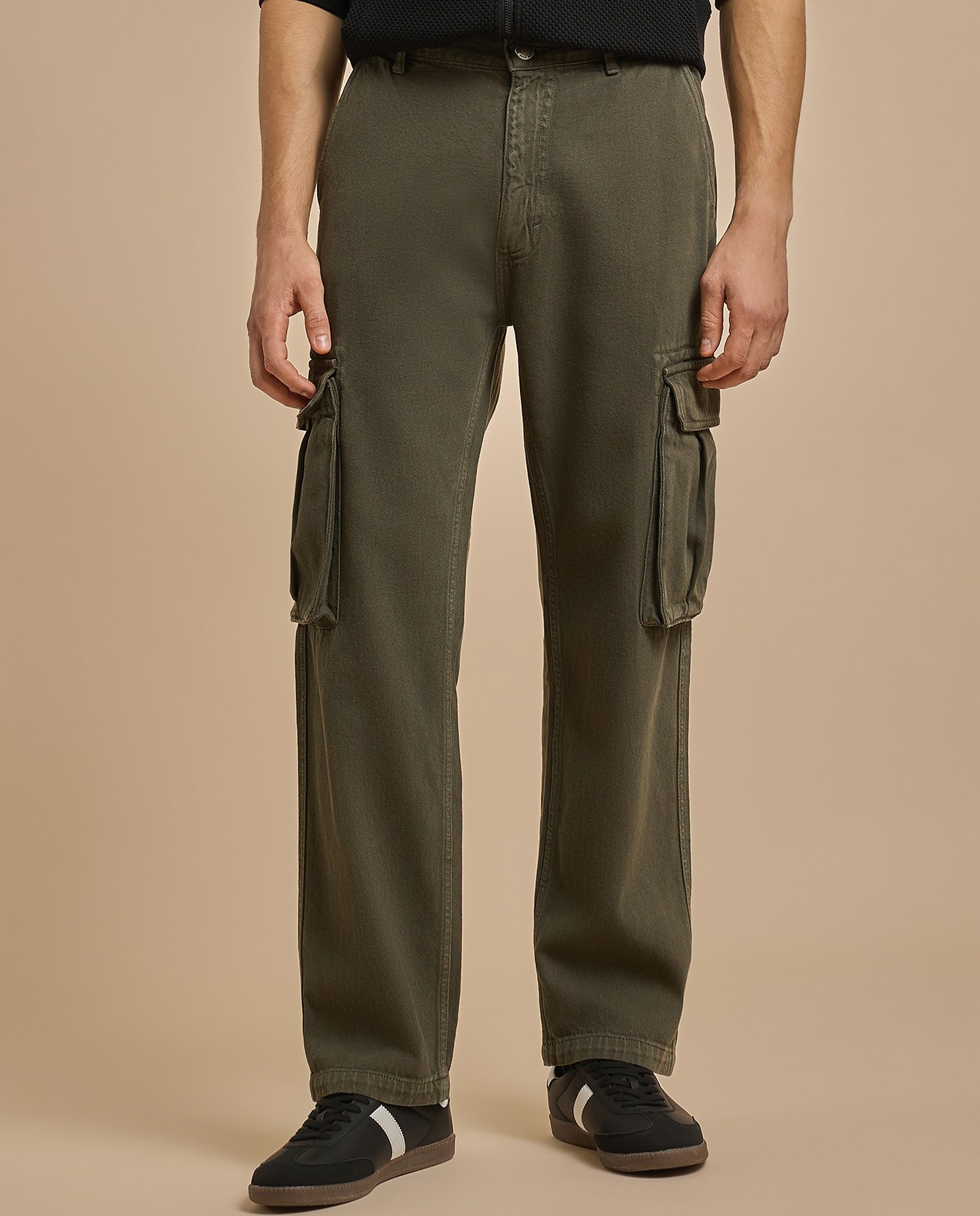 Solid Carrot Fit Jeans with Button Closure