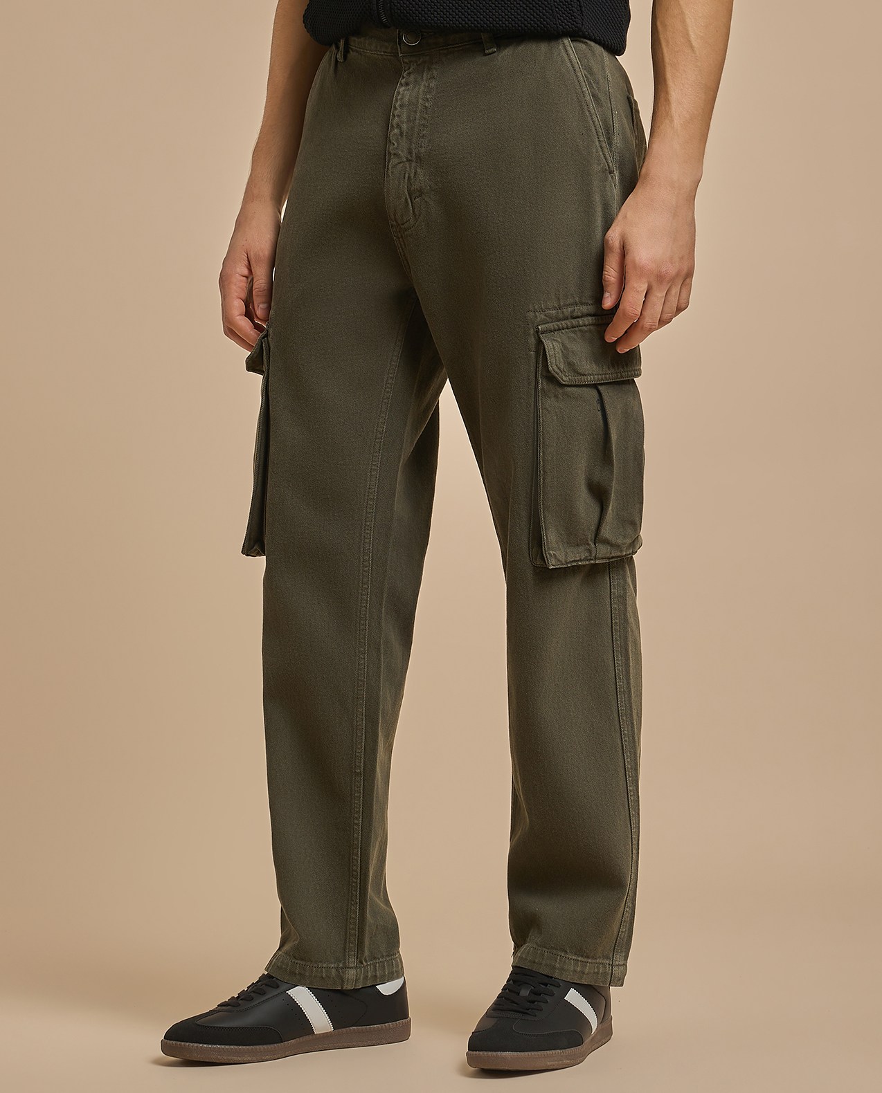 Solid Carrot Fit Jeans with Button Closure