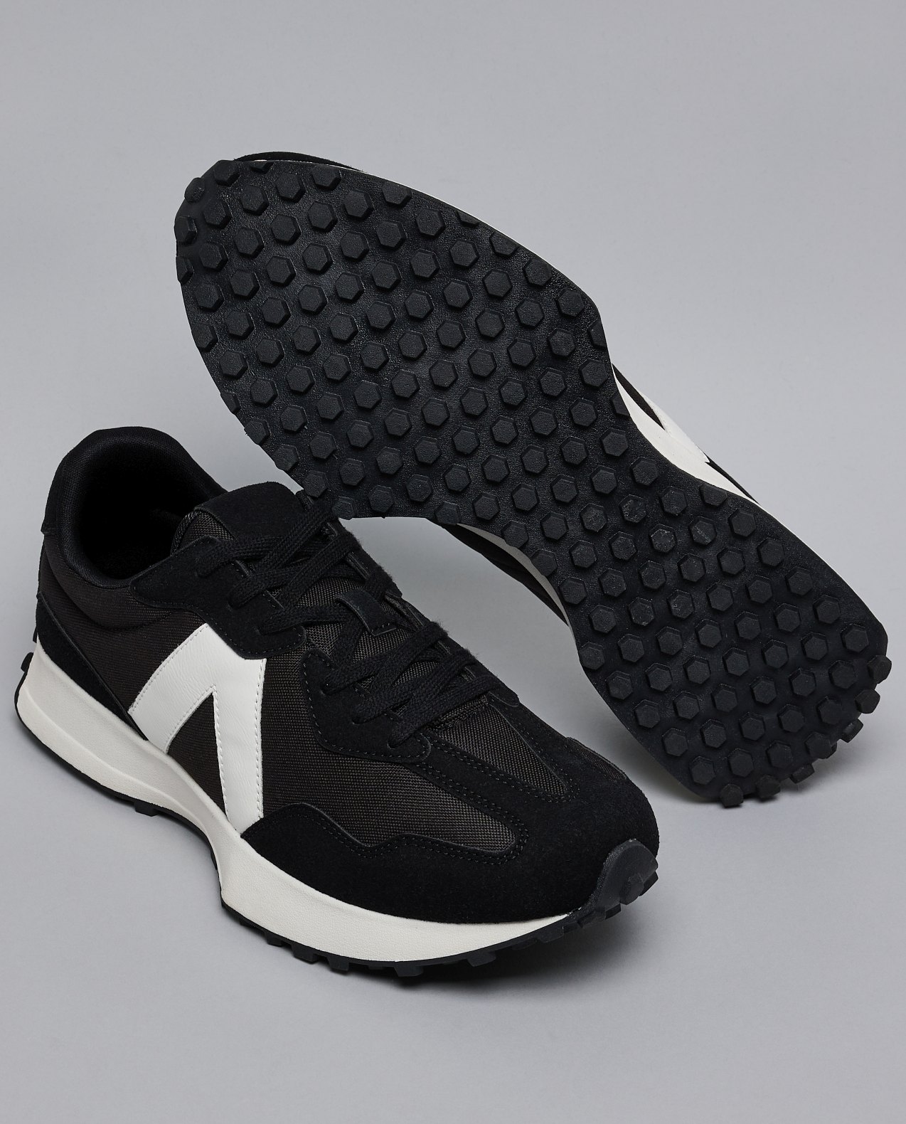 Contrast Detail Casual Shoes