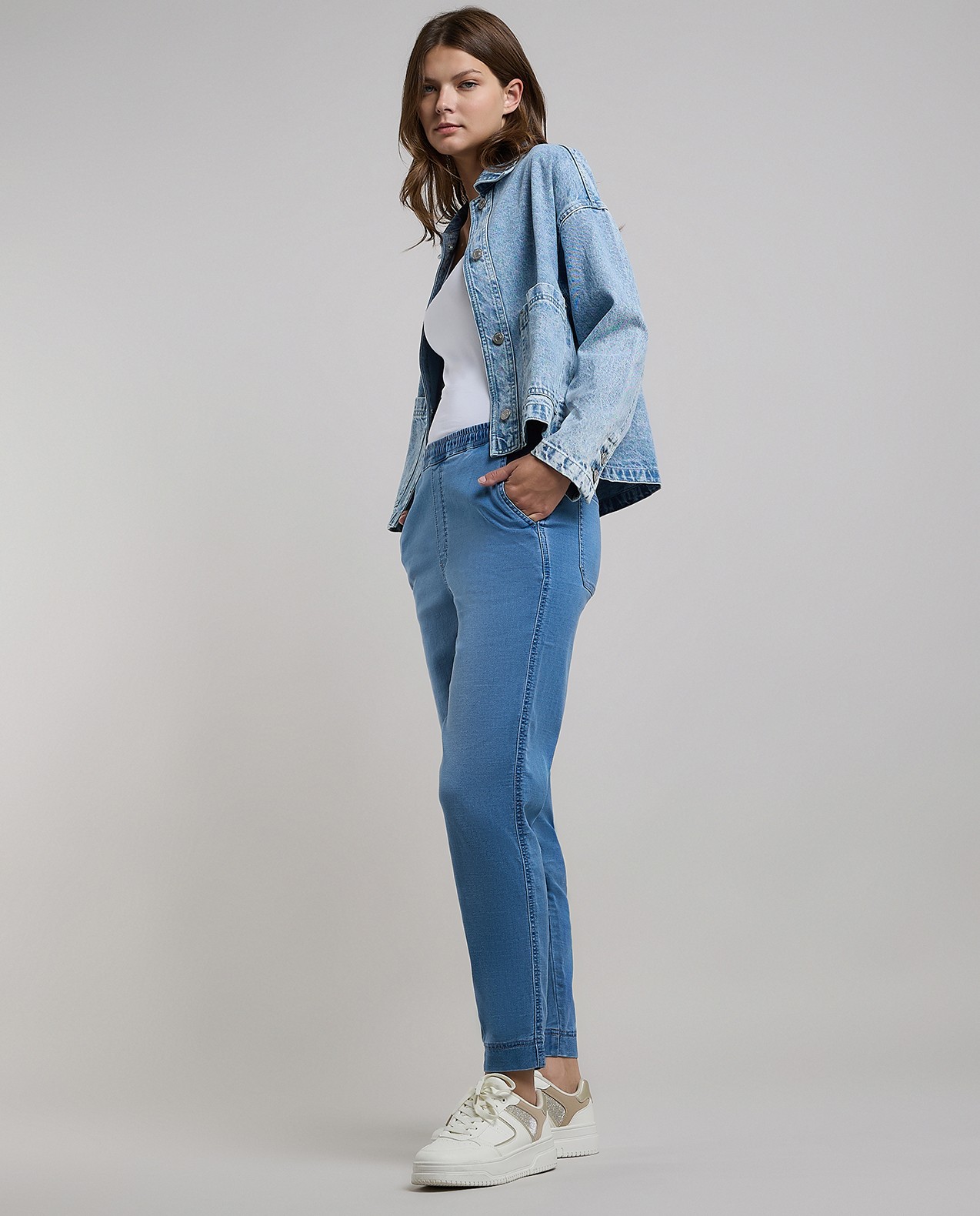 Solid Mom Fit Jeans with Elastic Waist